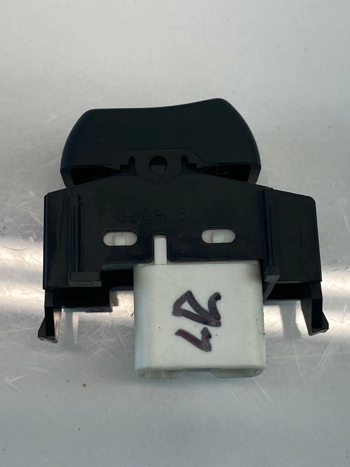 2005-2009 TOYOTA PRIUS FRONT RIGHT PASSENGER DOOR LOCK SWITCH BUTTON OEM