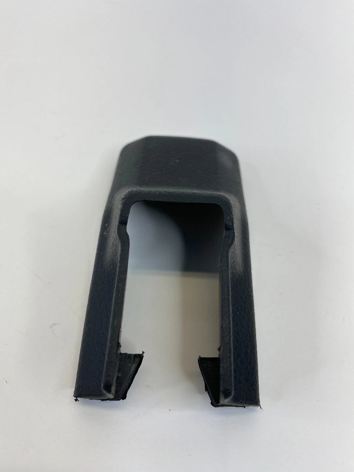 2004-2008 NISSAN MAXIMA FRONT RIGH SIDE LOWER SEAT TRACK TRIM COVER 875077Y000
