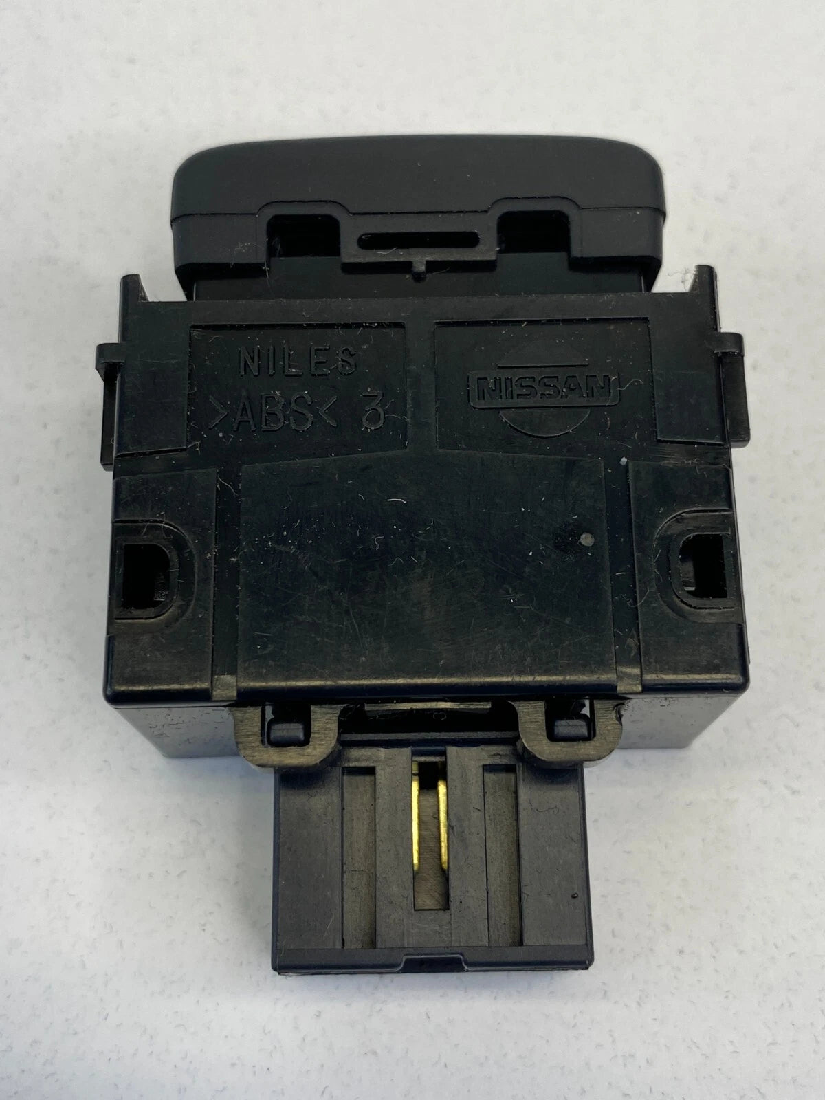 2008-2011 INFINITI G37 SEDAN VDC OFF VEHICLE DYNAMIC CONTROL SWITCH BUTTON OEM