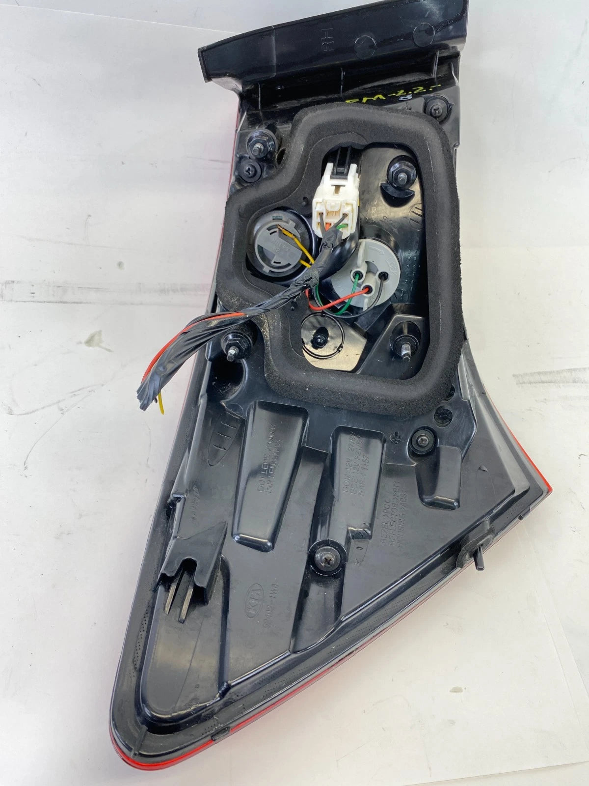 2012-2017 KIA RIO REAR RIGHT PASSENGER OUTER TAIL LIGHT LAMP UNIT 92402-1W0 OEM