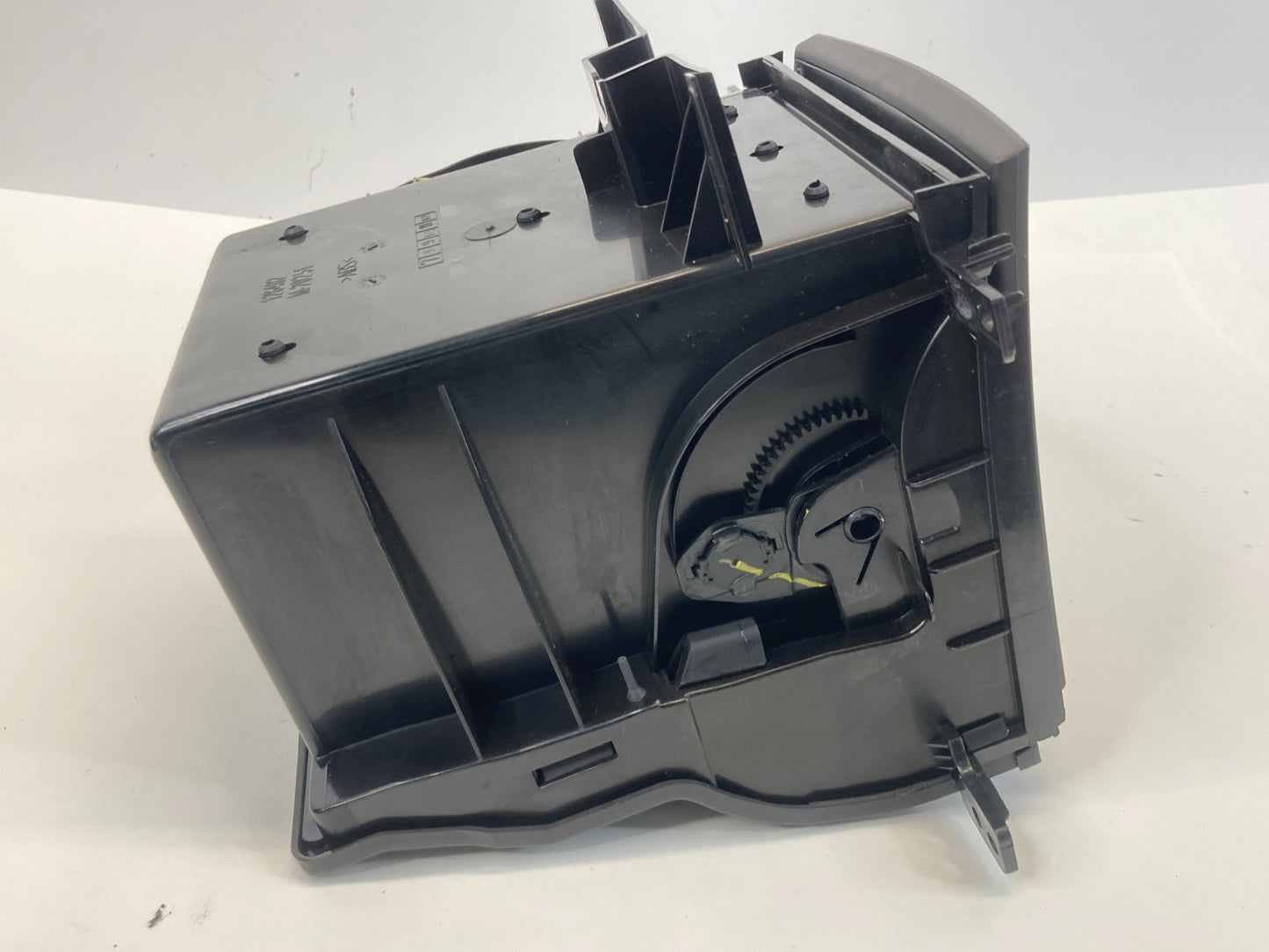 09 10 Hyundai Sonata Front Center Console Storage Compartment Tray 84742-0A000