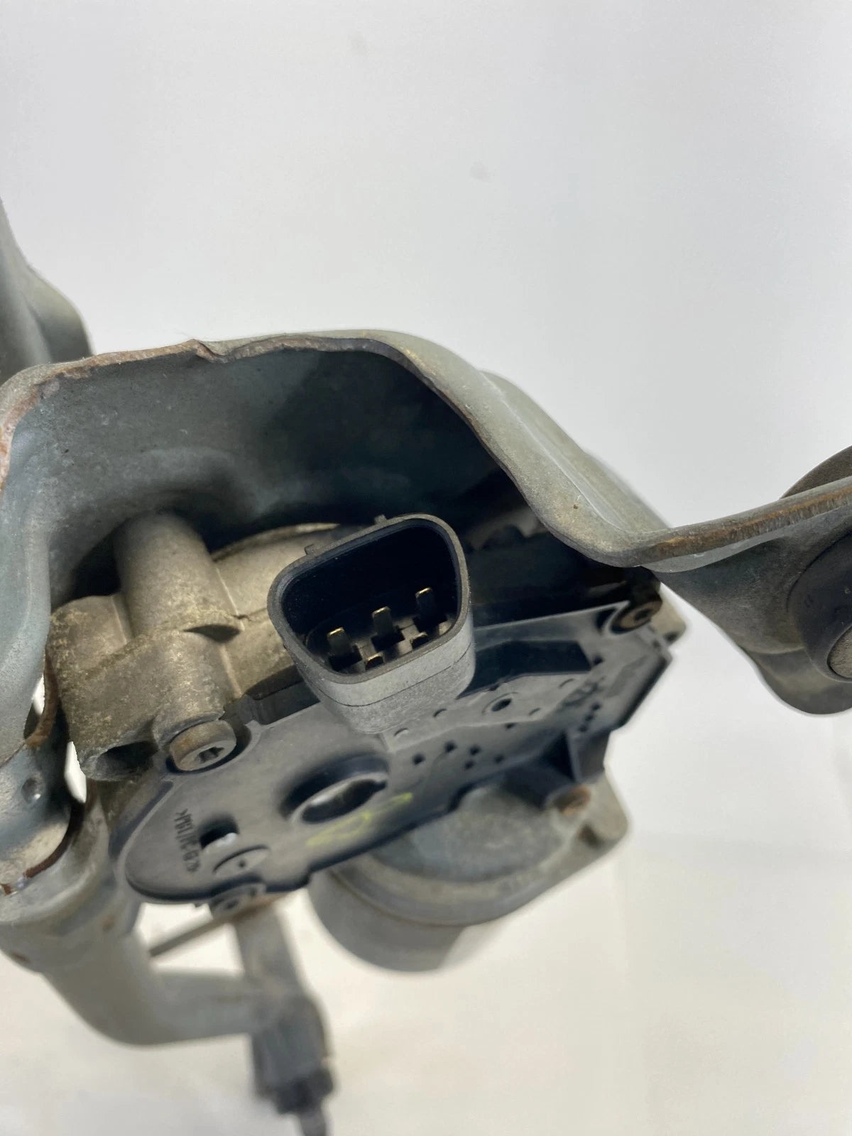 2007-2014 GMC YUKON FRONT WINDSHIELD WIPER MOTOR W/ LINKAGE 15846942 OEM