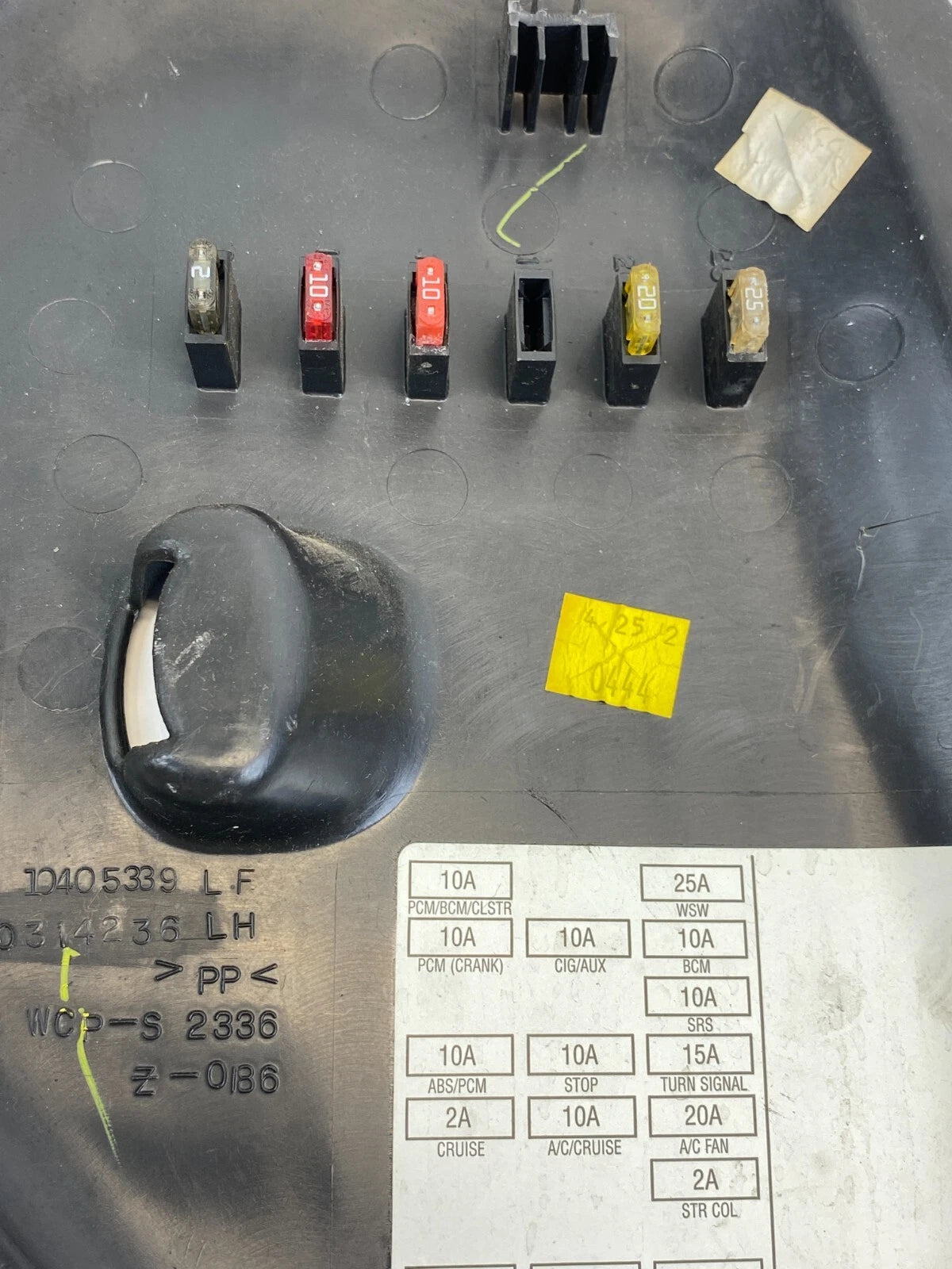 2000-2005 CHEVROLET MONTE CARLO LEFT FUSE BOX COVER DASH END PANEL 10405339 OEM