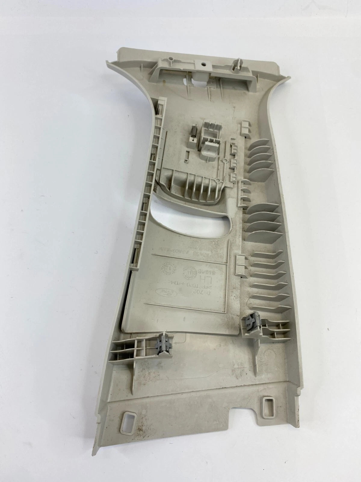 12-18 FORD FOCUS FRONT LEFT SIDE CENTER B-PILLAR UPPER TRIM CM51-A24582A04-AAW