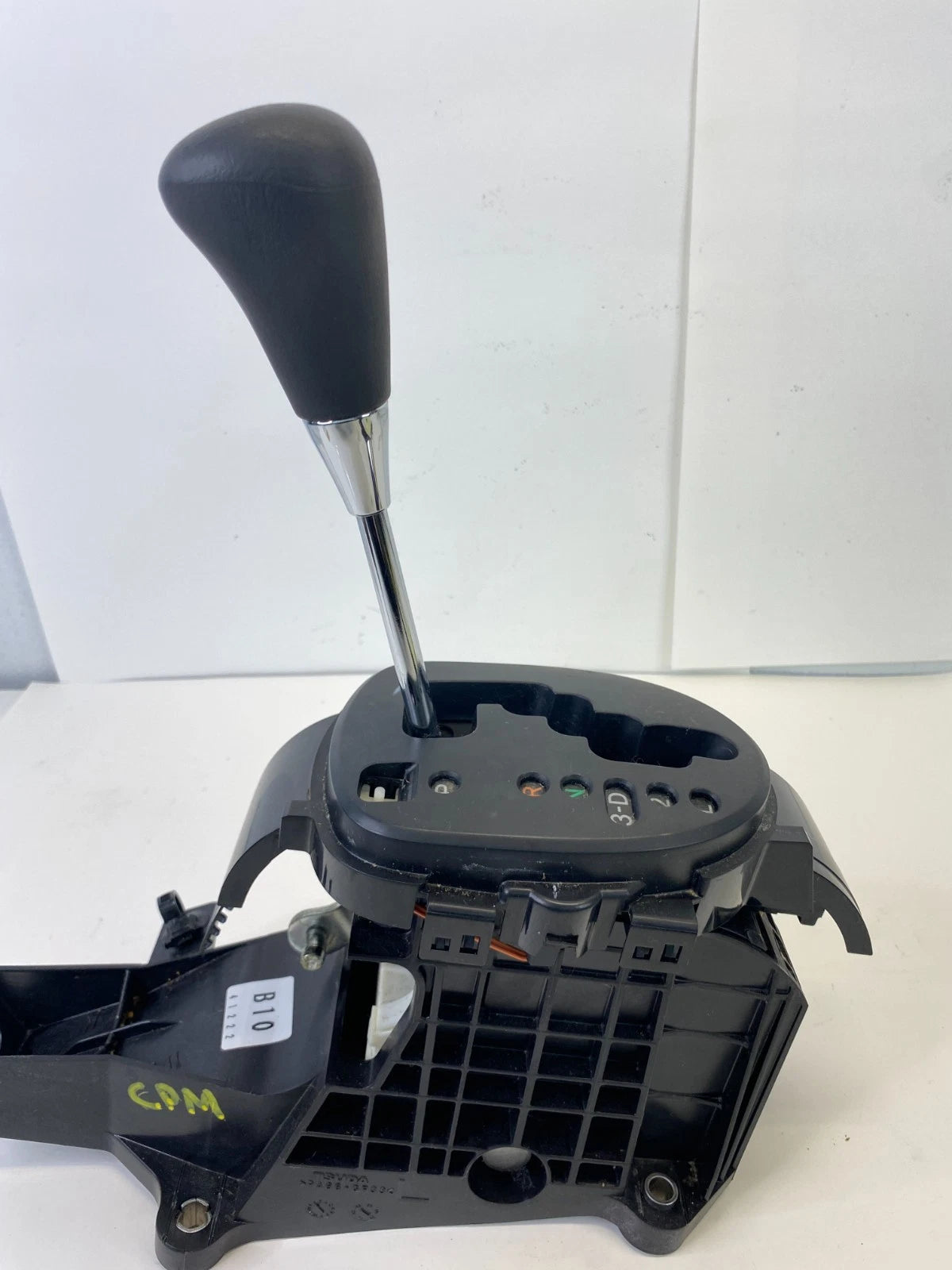 2007-2011 TOYOTA YARIS HATCHBACK FLOOR SHIFT SHIFTER GEAR SELECTOR ASSY OEM