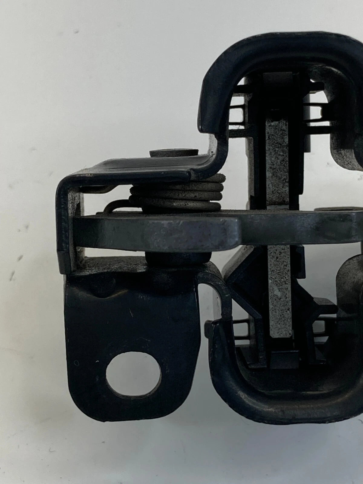 2006-2011 MERCEDES BENZ CLS500 RIGHT SIDE HOOD LOCK LATCH STRIKER 2198800060 OEM