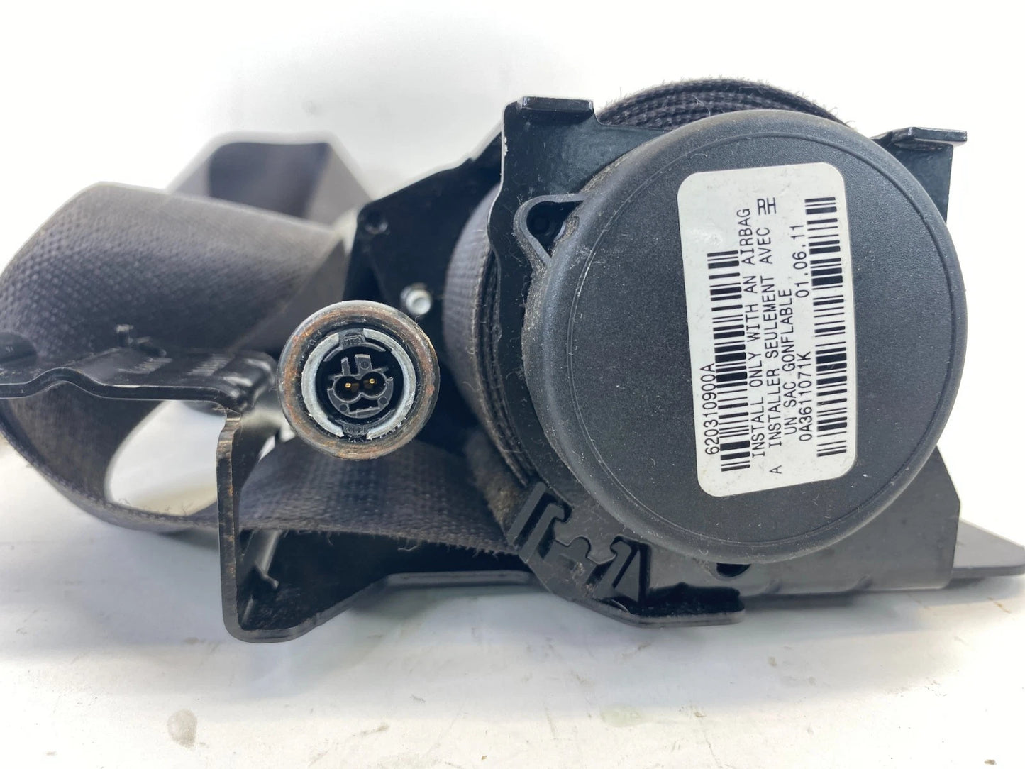 11-17 BUICK ENCLAVE FRONT RIGHT SIDE SEAT BELT RETRACTOR & PRETENSIONER 15903263