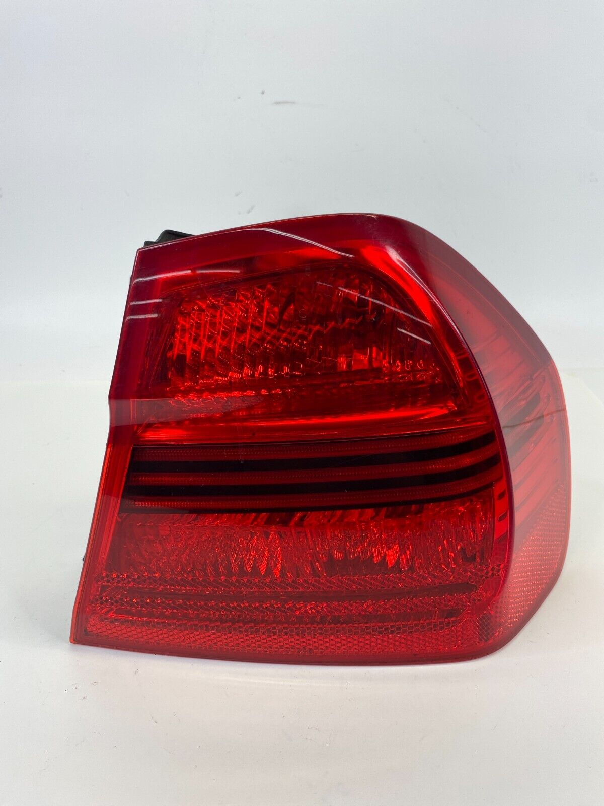 2007 2008 BMW 328xi Rear Right Side Exterior Outer Taillight Lamp I090028 OEM