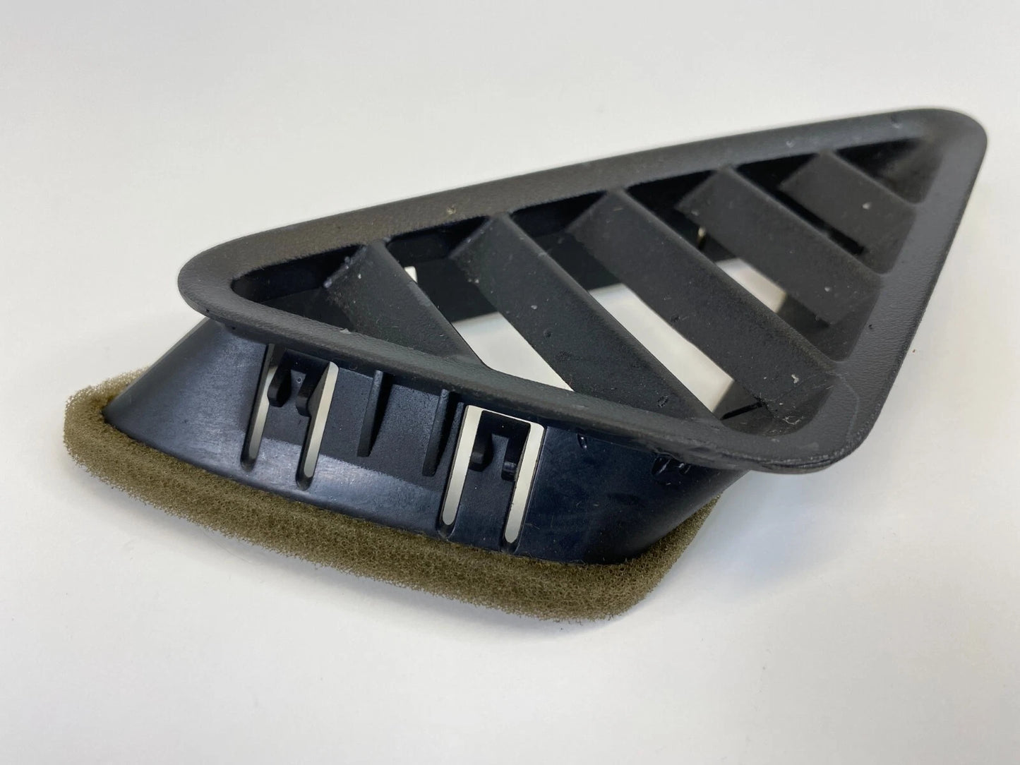 10-17 CHEVROLET EQUINOX RIGHT SIDE DASH AC AIR VENT DEFROSTER GRILL 25779105 OEM