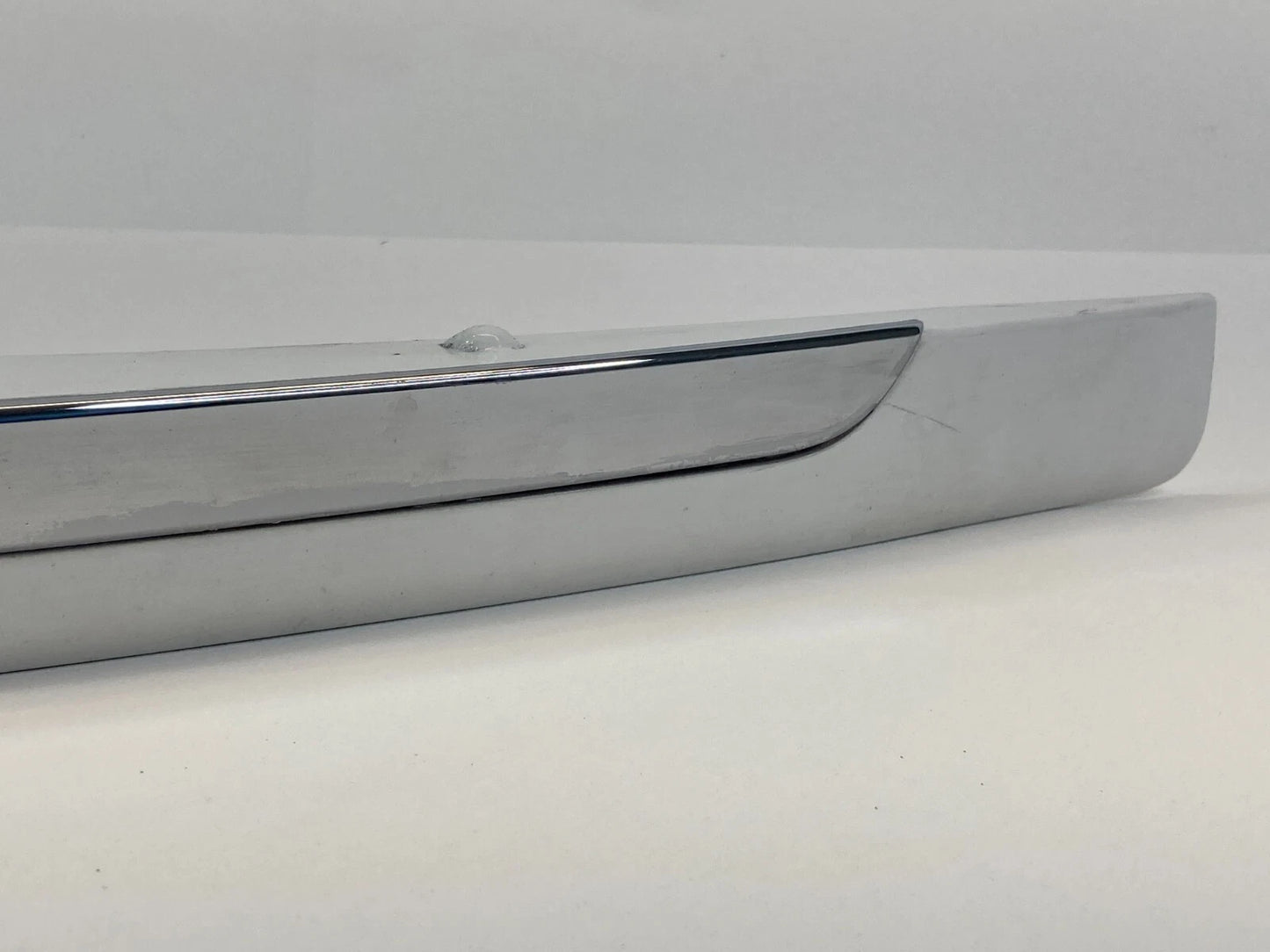 2008 2009 KIA SPECTRA REAR TRUNK HANDLE LICENSE LIGHT GARNISH MOLDING BEZEL OEM