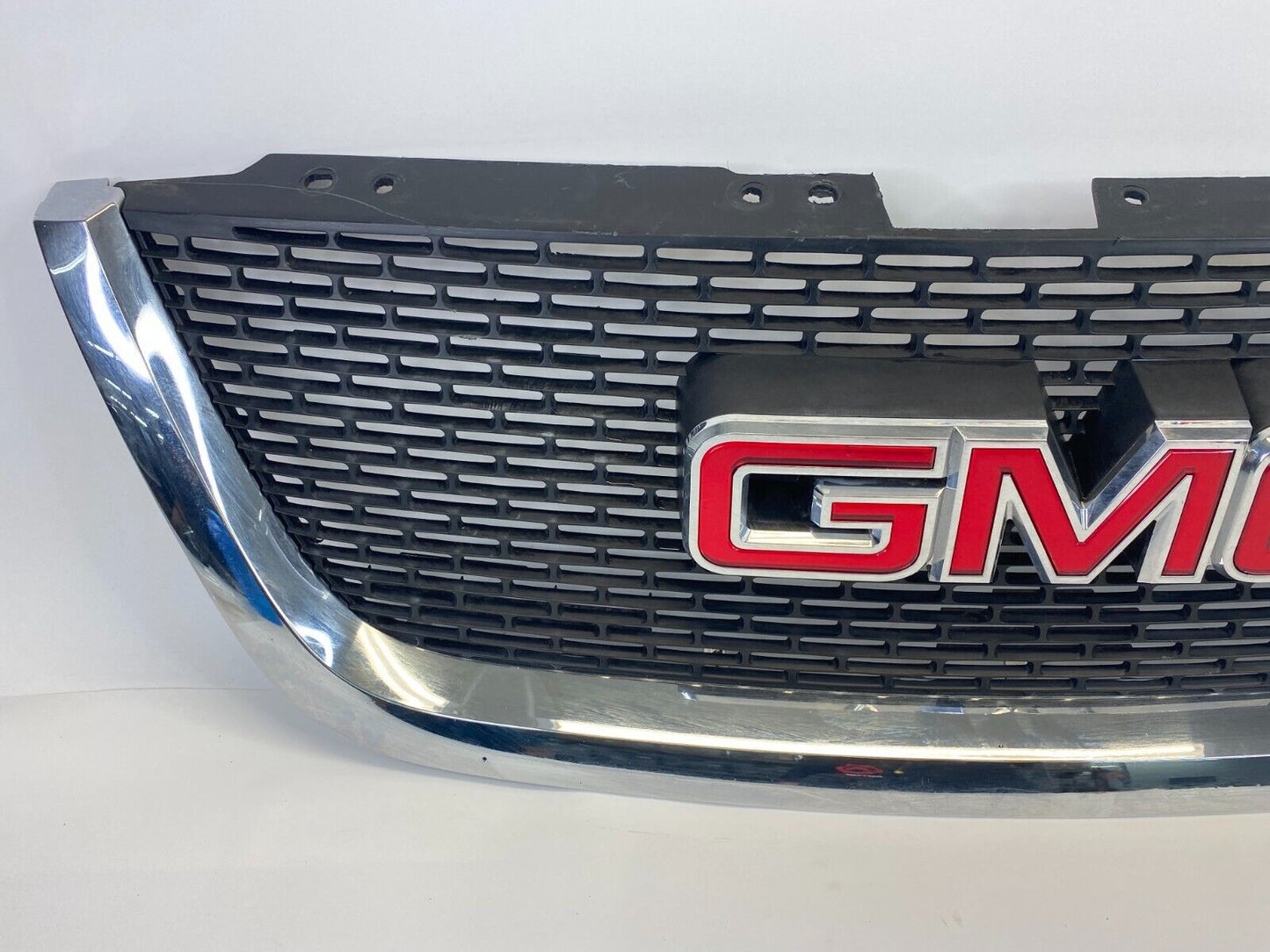 07 08 09 10 11 12 GMC Acadia Front Upper Grill Grille w/ Emblem 15209577 OEM