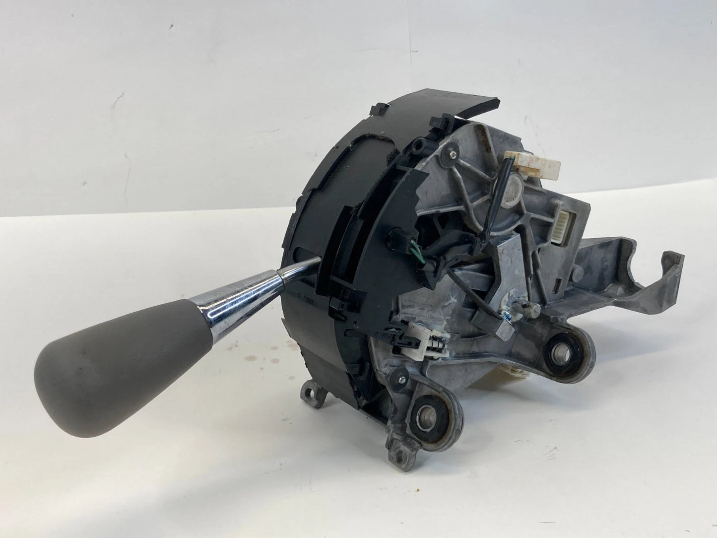 2004-2010 TOYOTA SIENNA AUTOMATIC GEAR SHIFTER SELECTOR LEVER ASSY OEM