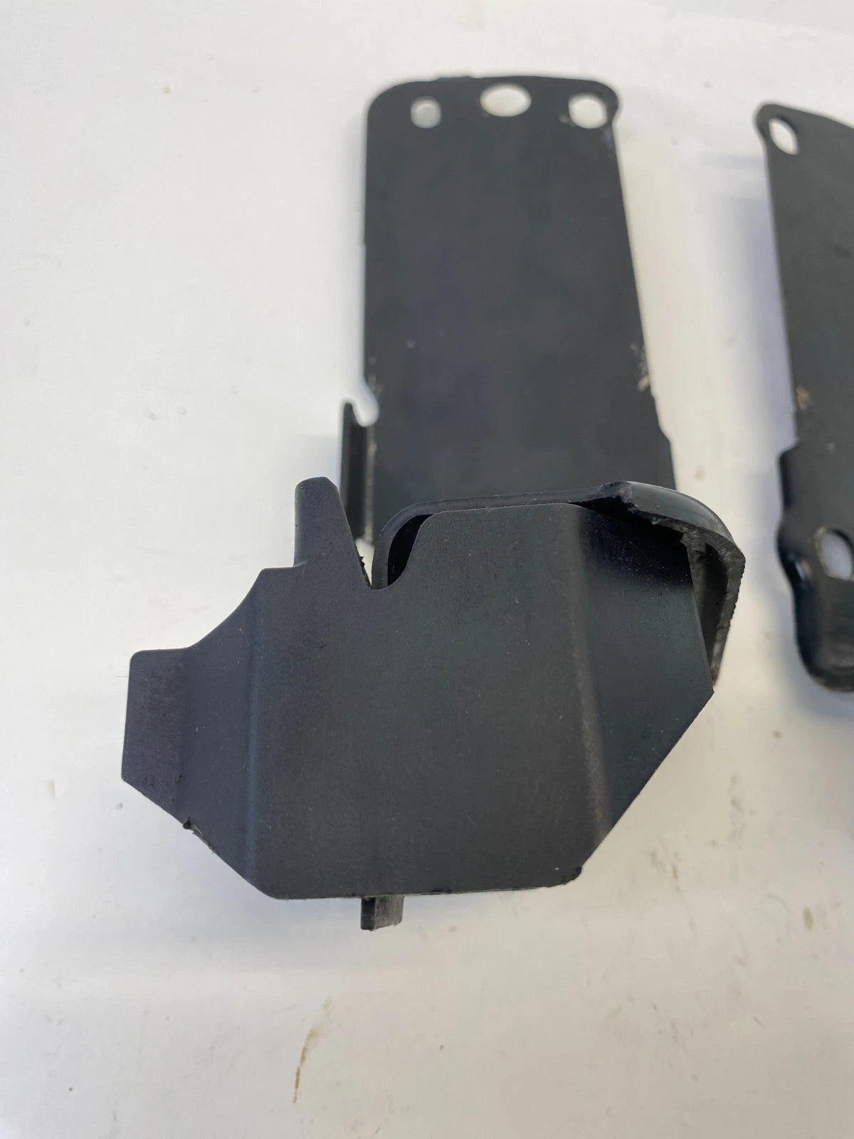 07 08 BMW 328xi 09-11 328I LEFT & RIGHT RADIATOR SUPPORT BRACKET 51647117811 OEM