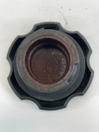 1999 2000 CADILLAC ESCALADE 5.7L V8 A/T ENGINE OIL FILLER CAP LID TOP COVER OEM