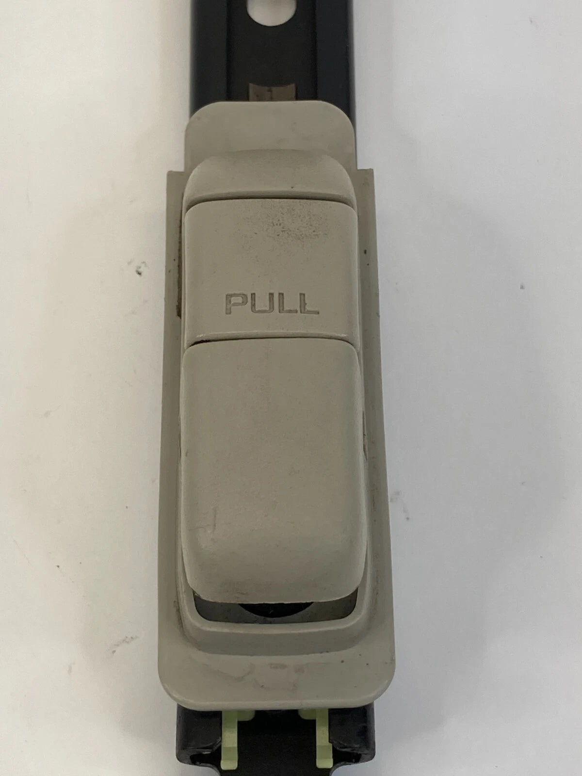 2007-2012 NISSAN VERSA FRONT RIGHT PASSENGER SEAT BELT HEIGHT ADJUSTER OEM