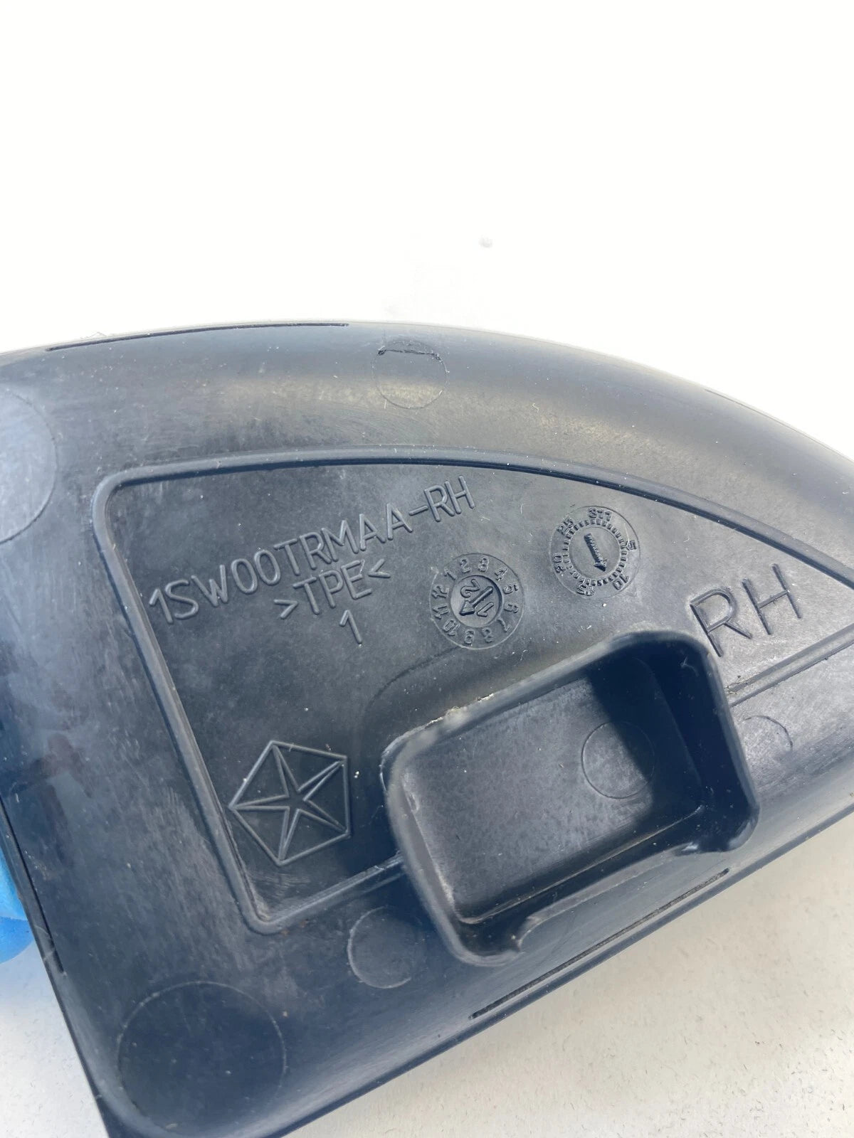 2013-2016 DODGE DART REAR RIGHT DOOR PULL RUBBER COVER MAT 1SW00TRMAA