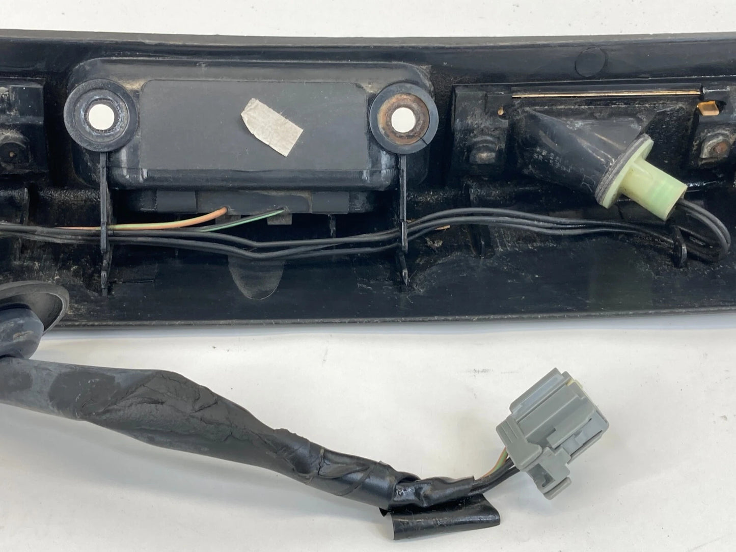 01-05 DODGE CARAVAN REAR TRUNK LIFT GATE LICENSE PLATE HANDLE PANEL 04857231AE