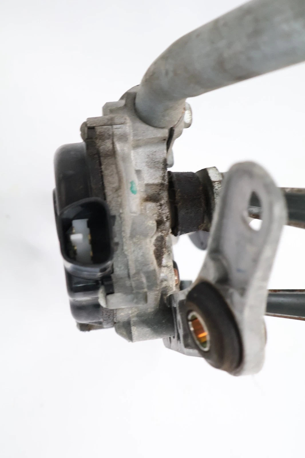 2013-2019 NISSAN SENTRA FRONT WINDSHIELD WIPER MOTOR LINKAGE BRACKET 28800-3SG1A