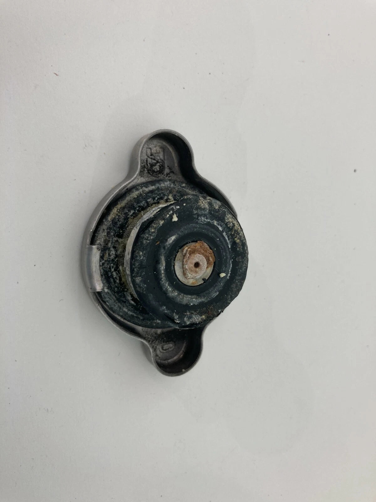 1995-1999 TOYOTA AVALON RESERVOIR COOLANT RADIATOR CAP COVER ASSEMBLY OEM