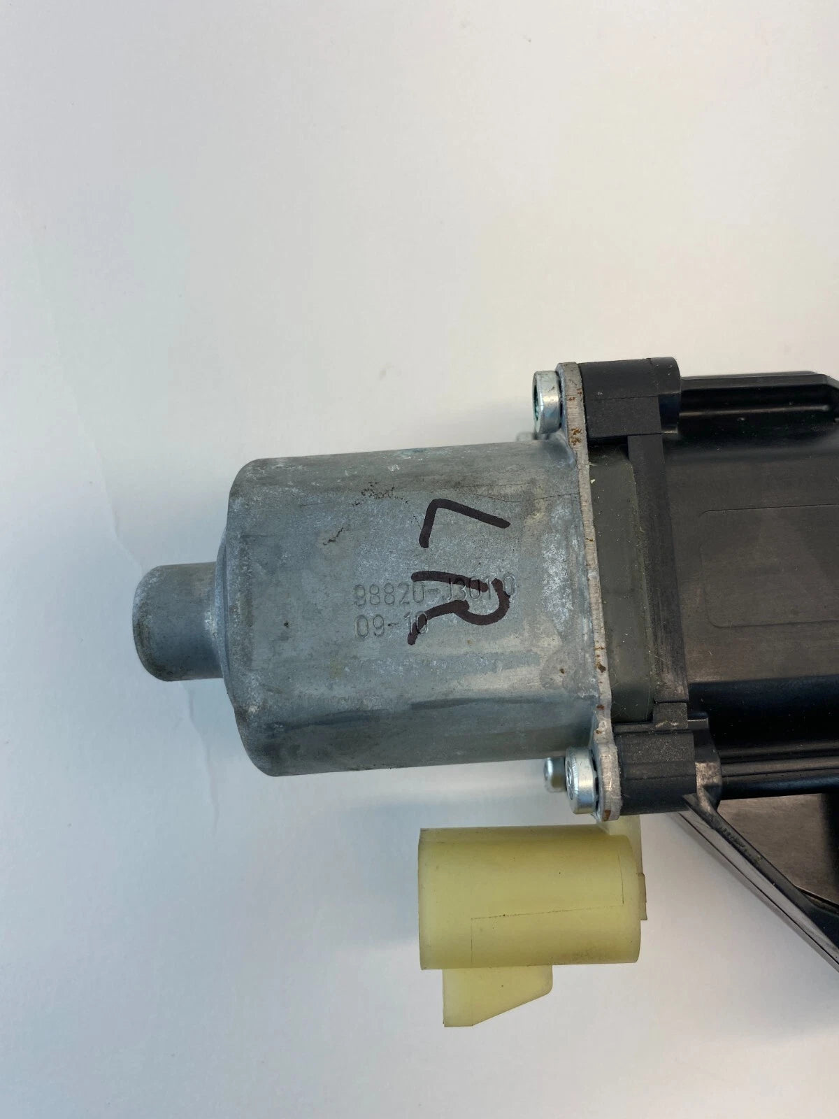 09-11 CHEVROLET EQUINOX REAR LEFT SIDE DOOR POWER WINDOW MOTOR 98820-J3010 OEM