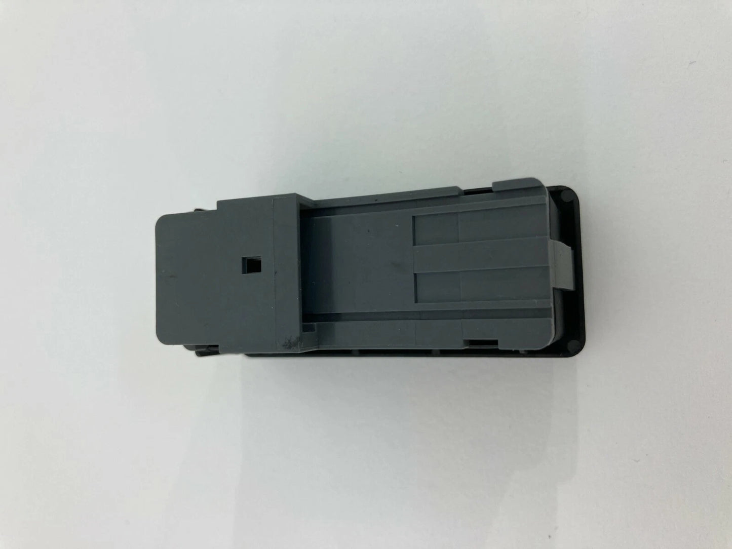 04 05 BMW 545I 04-07 BMW 530I 525I EMERGENCY CALL PUSH BUTTON SWITCH 691847803