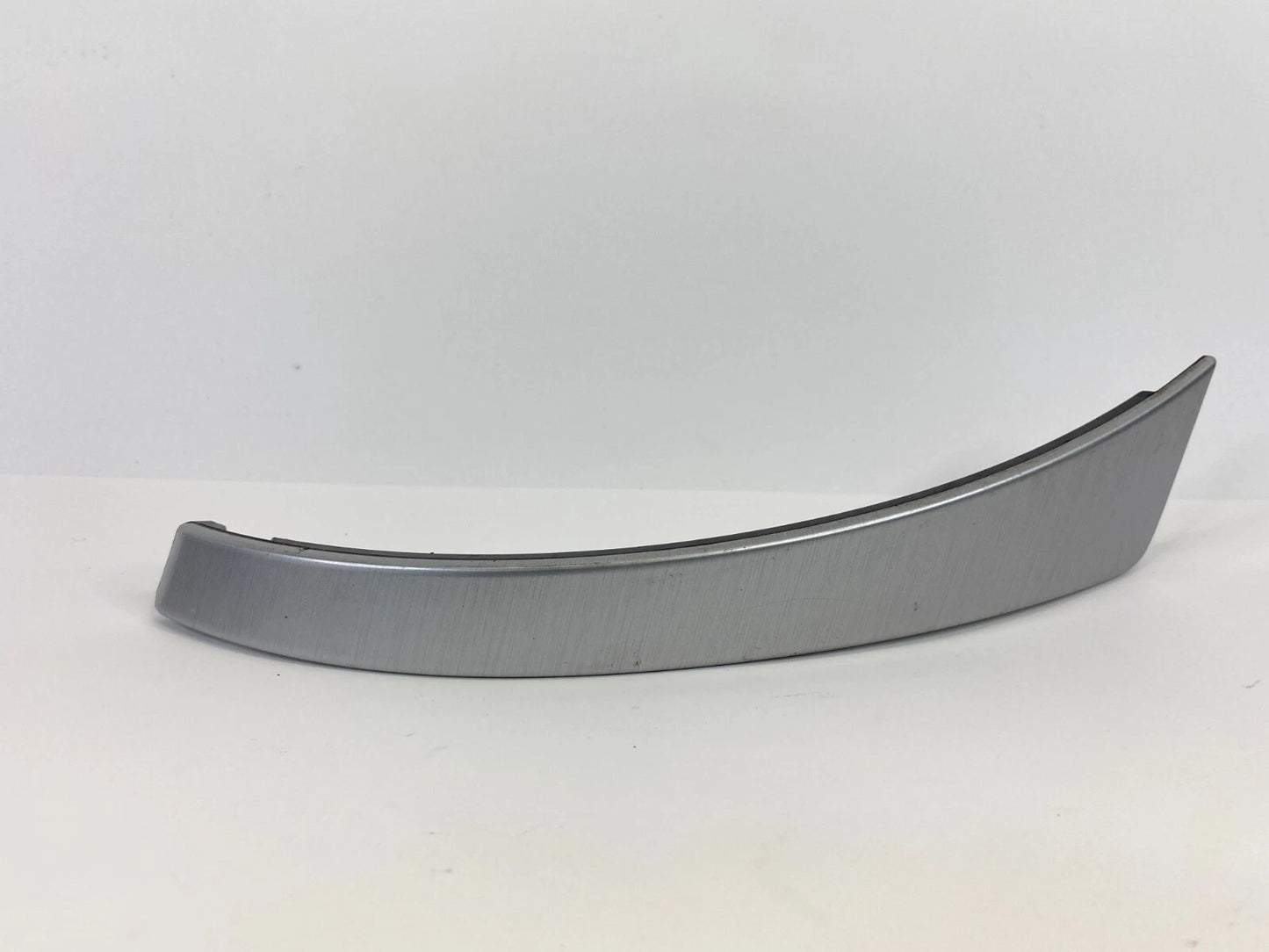10-12 GMC ACADIA REAR RIGHT SIDE INTERIOR DOOR PULL HANDLE TRIM BEZEL 25801075