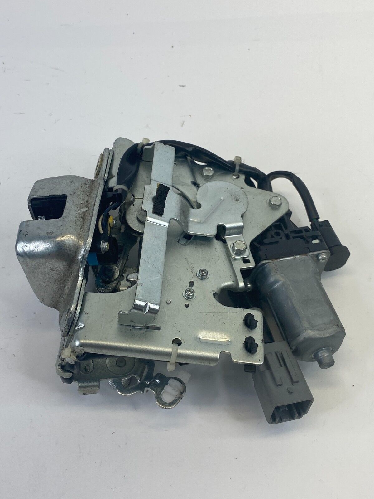 2009-2014 Volkswagen Routan Trunk Tailgate Lock Actuator Motor Assembly OEM