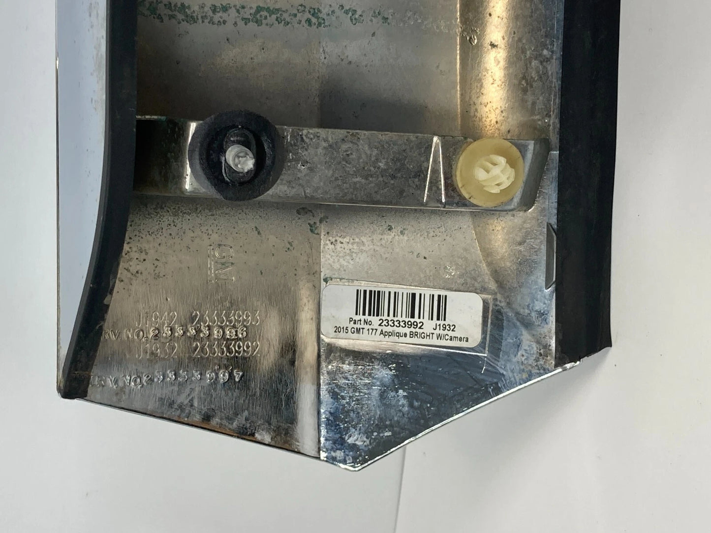 2010-2015 GMC TERRAIN TRUNK LID GARNISH LICENSE PLATE BEZEL MOLDING W/ CAMERA