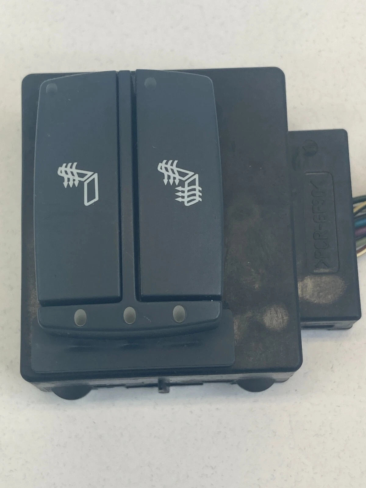 2006-2011 CADILLAC DTS SEDAN REAR RIGHT SIDE SEAT HEATER SWITCH 15210760 OEM