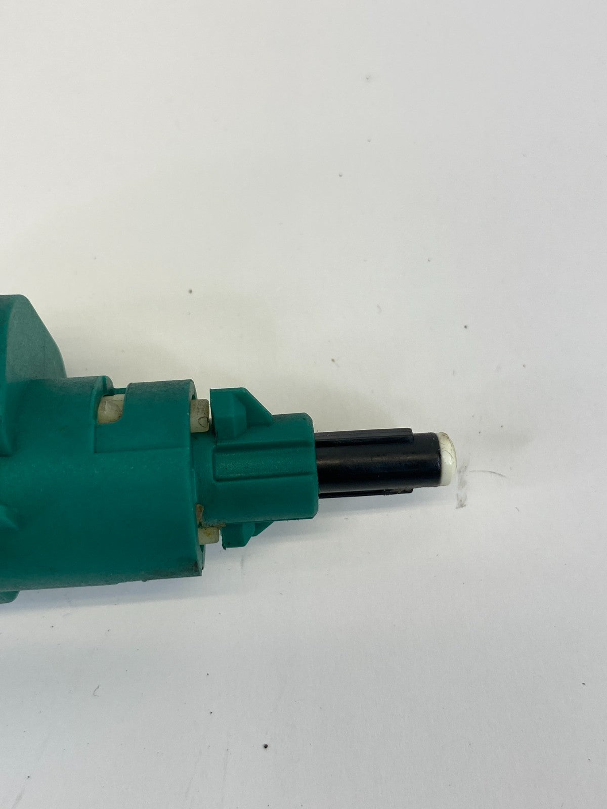 1998-2001 Volkswagen New Beetle Brake Light Stop Switch 1C0945511A OEM