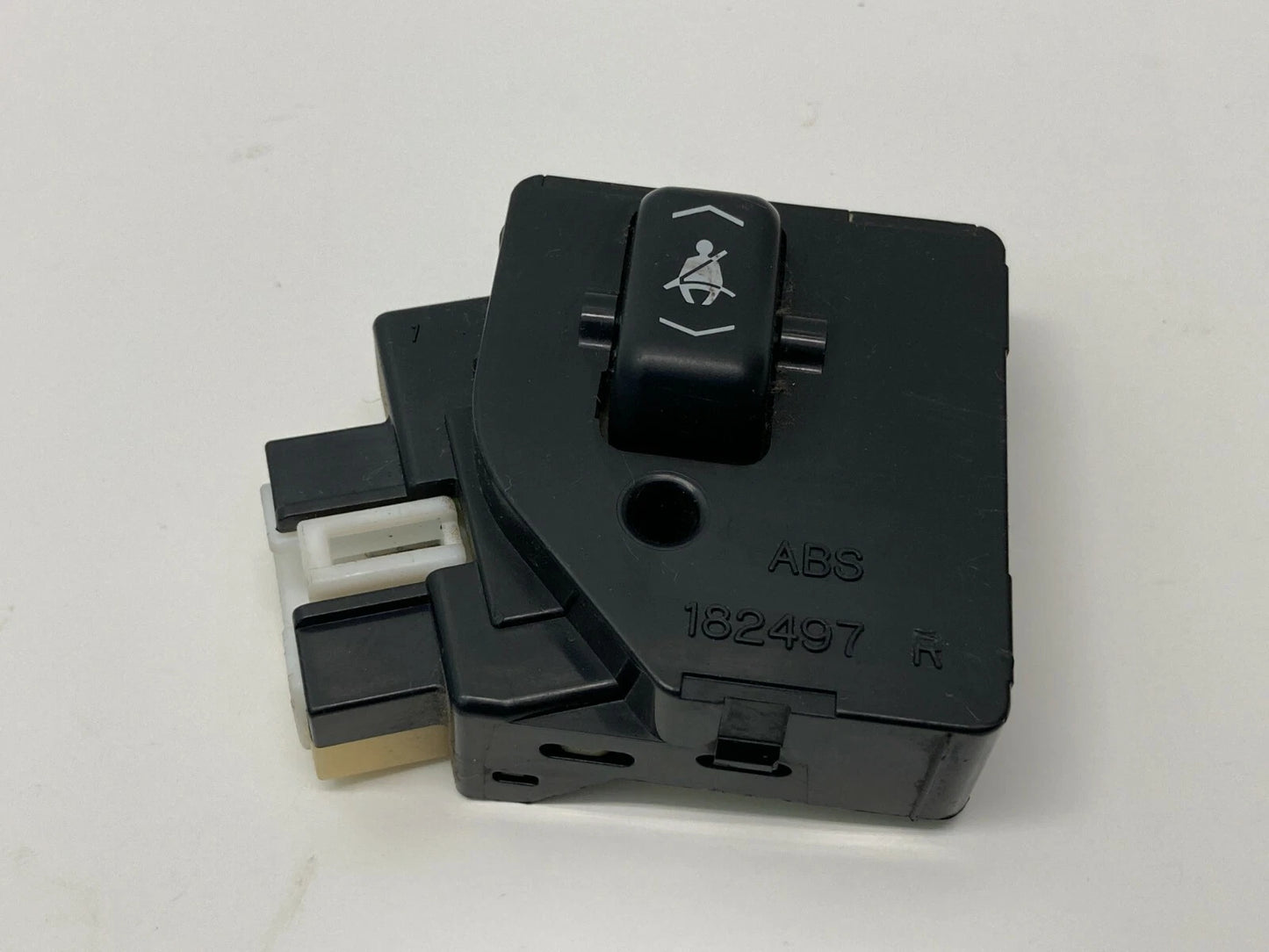 1998 1999 2000 LEXUS LS400 FRONT RIGHT PASSENGER SEAT BELT ADJUSTMENT SWITCH OEM