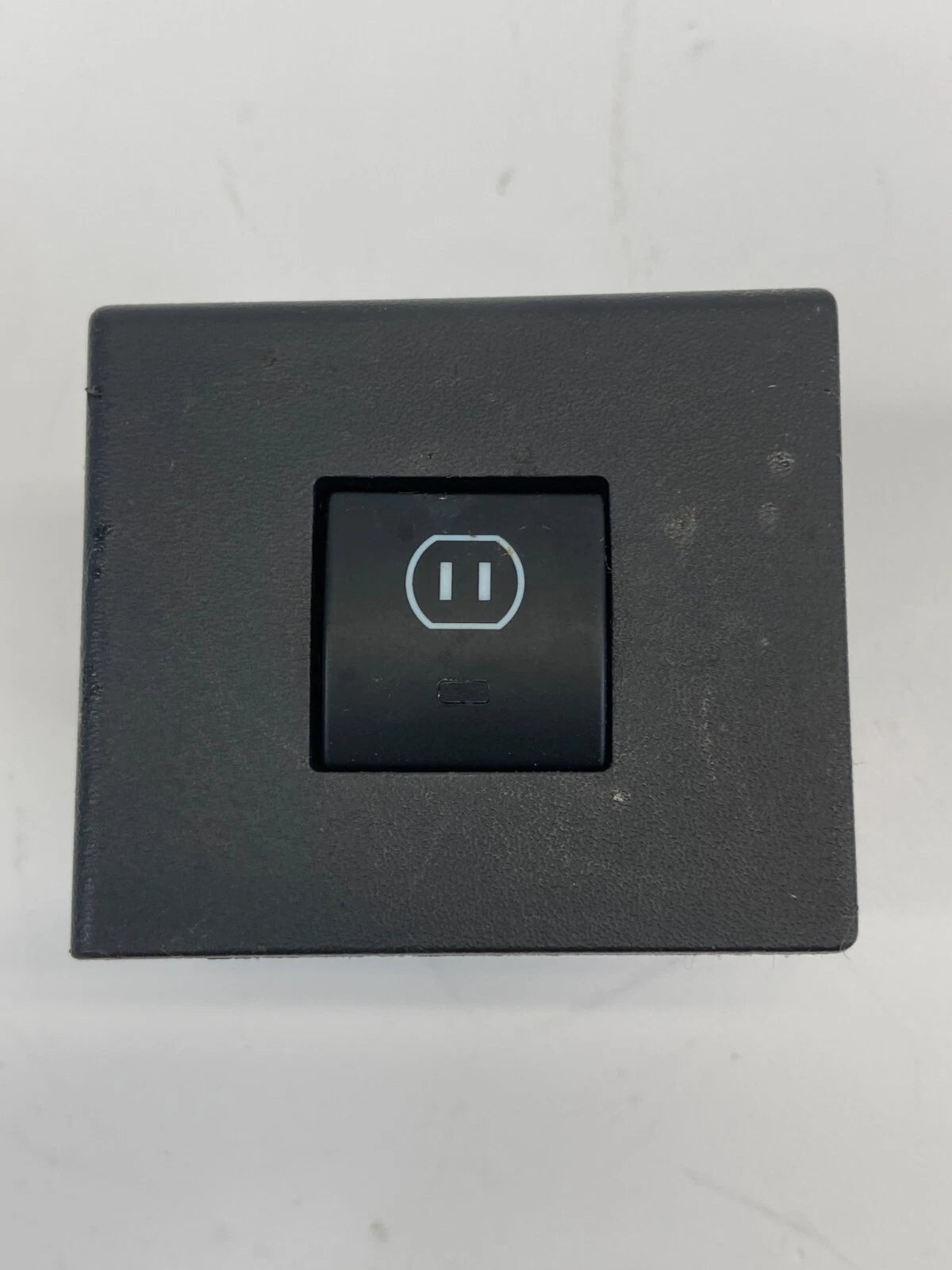 08-10 CHRYSLER TOWN & COUNTRY POWER INVERTER SWITCH BUTTON W/ TRIM L0110163A03