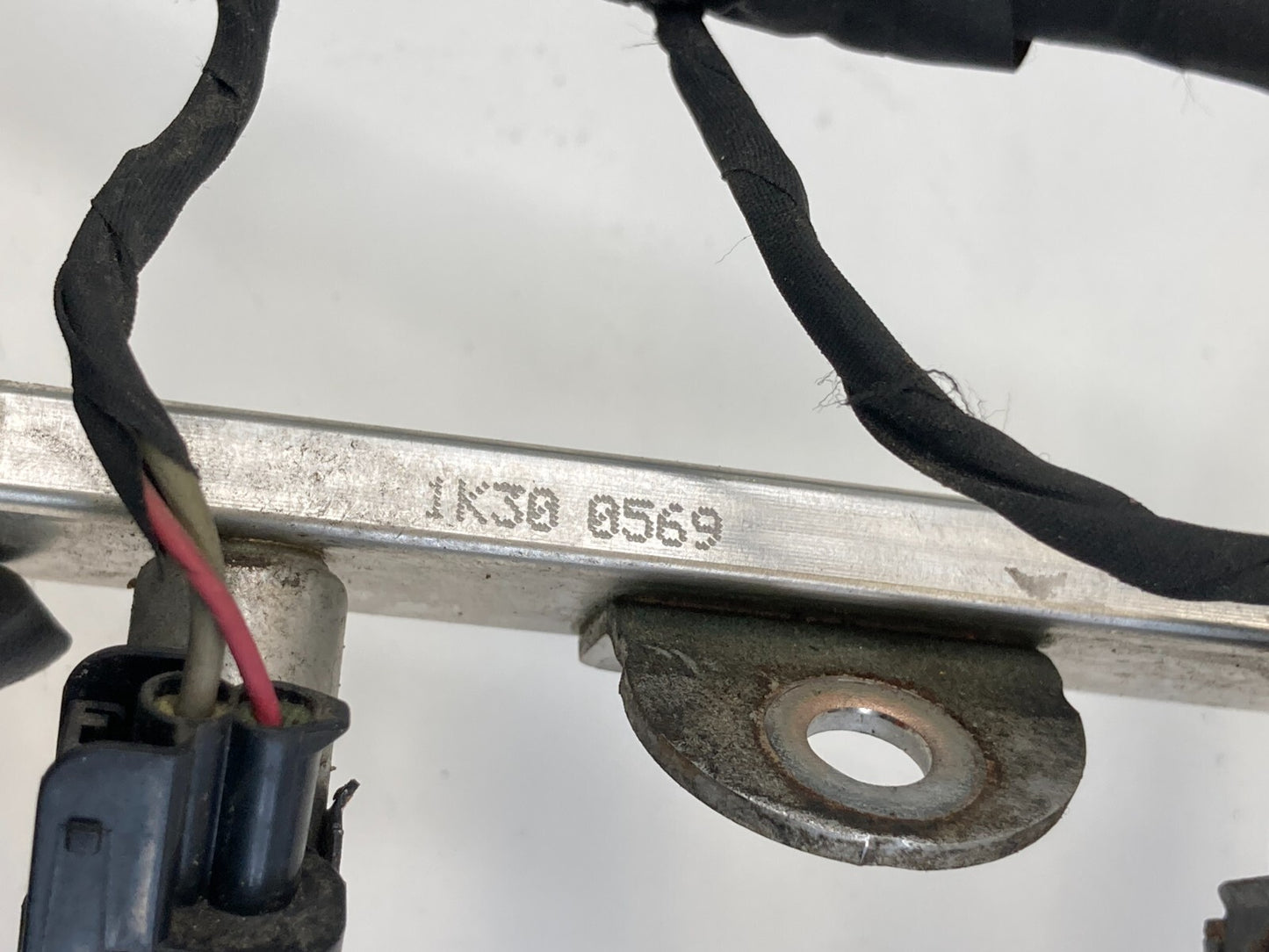 2011 2012 Hyundai Elantra 1.8L FWD Fuel Injection Rail & Injector Assembly OEM