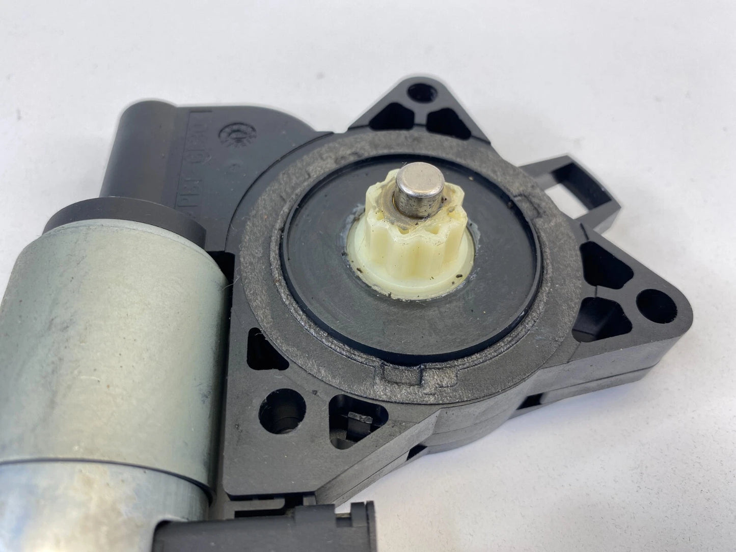2004-2009 MAZDA 3 MAZDA3 FRONT RIGHT PASSENGER DOOR POWER WINDOW MOTOR GJ6A5858X