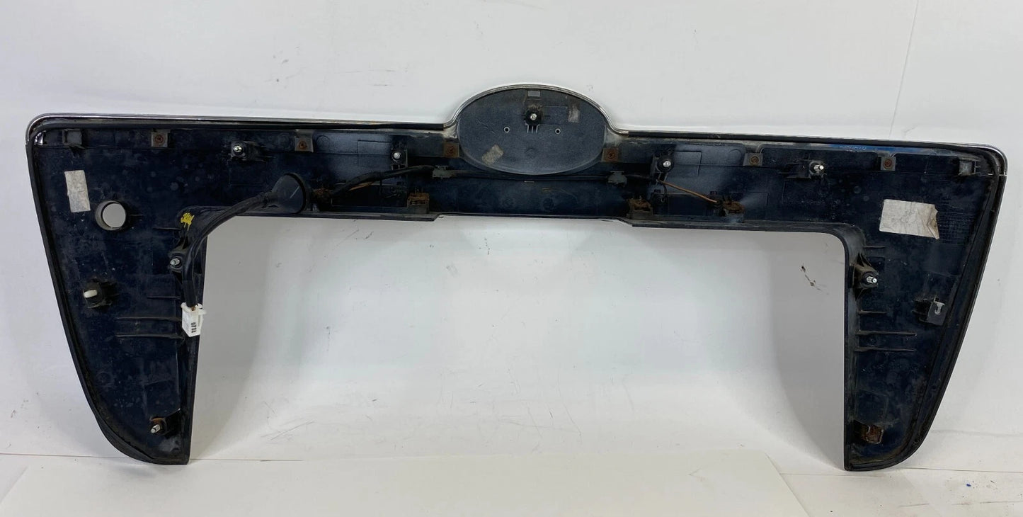 2005-2008 HYUNDAI TUCSON REAR LIFT GATE HATCH LICENSE PLATE TRIM MOLDING OEM