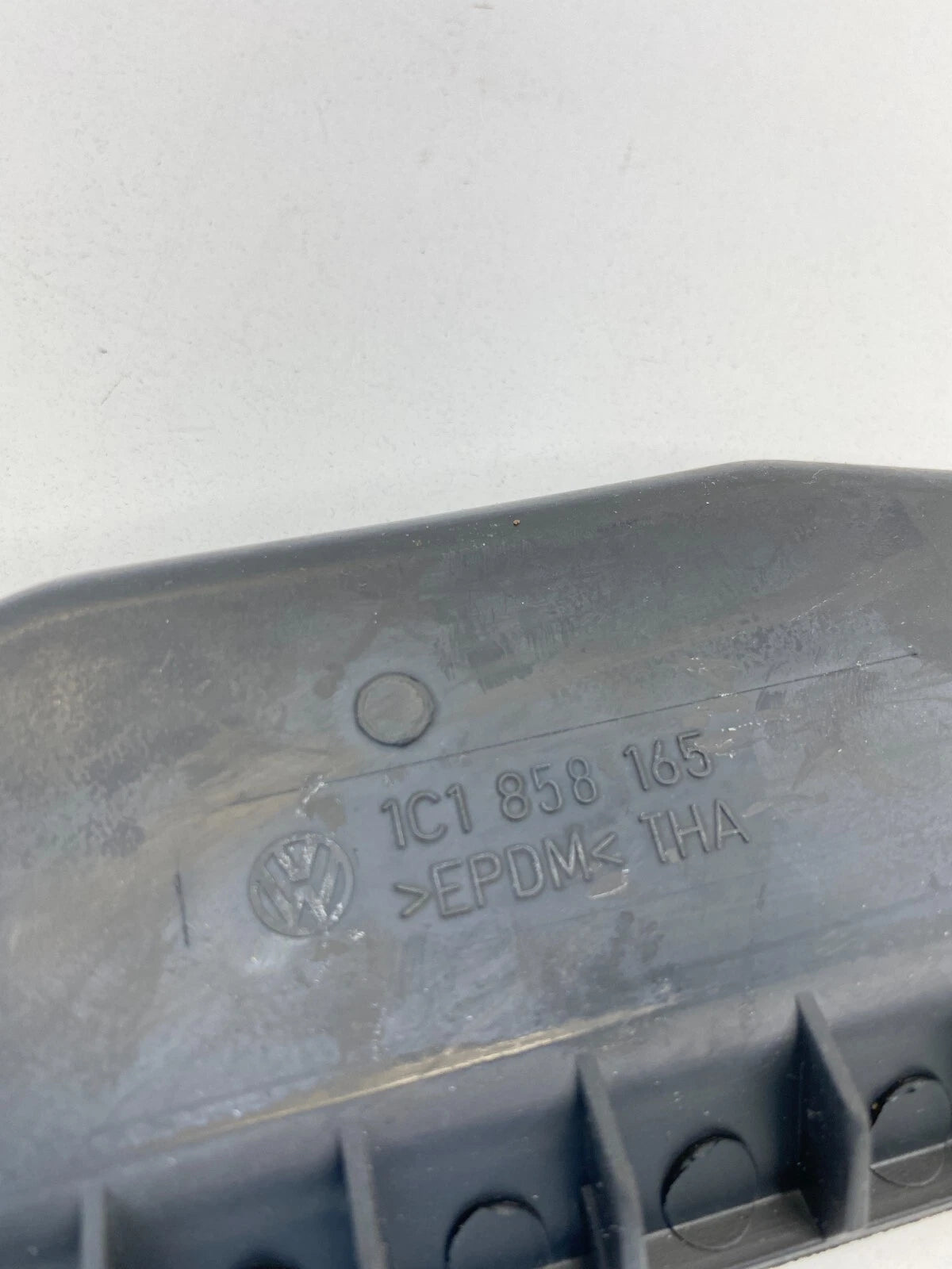 1998-2010 VOLKSWAGEN BEETLE GLOVE BOX STORAGE MAT INSERT LINER 1C1-858-165 OEM