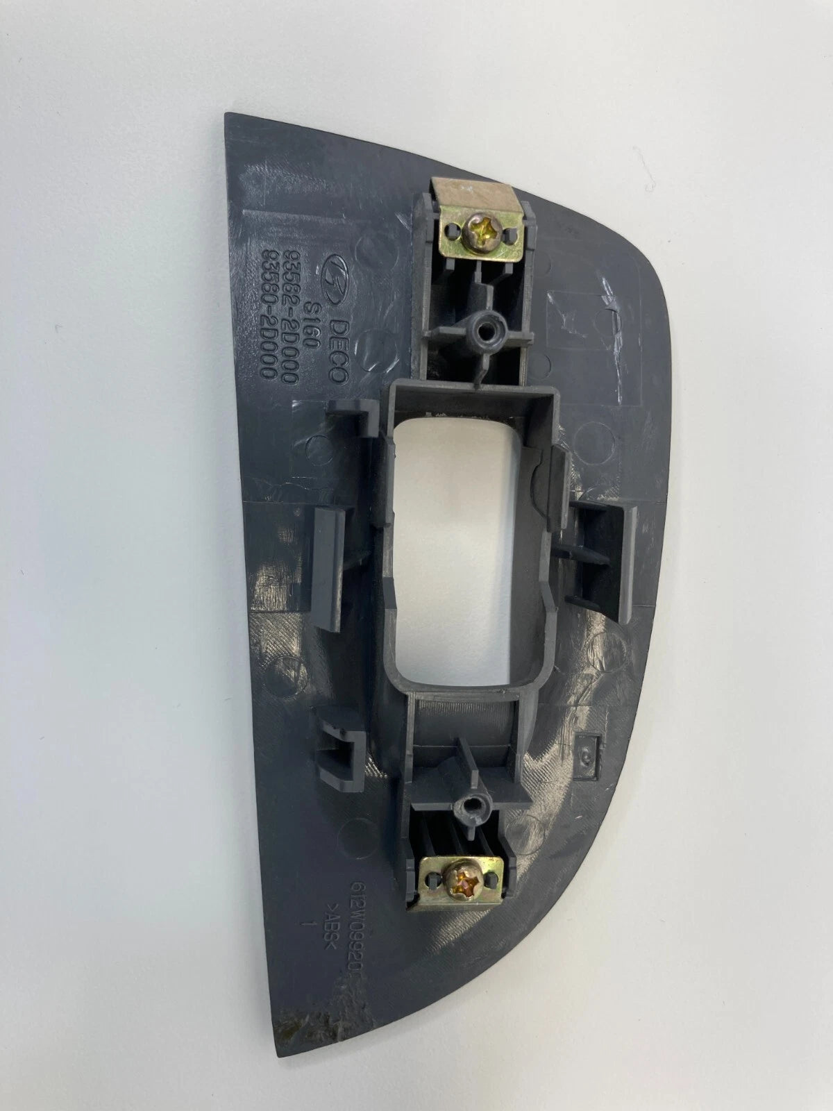 2001-2006 HYUNDAI ELANTRA REAR LEFT SIDE WINDOW SWITCH COVER TRIM 93582-2D000