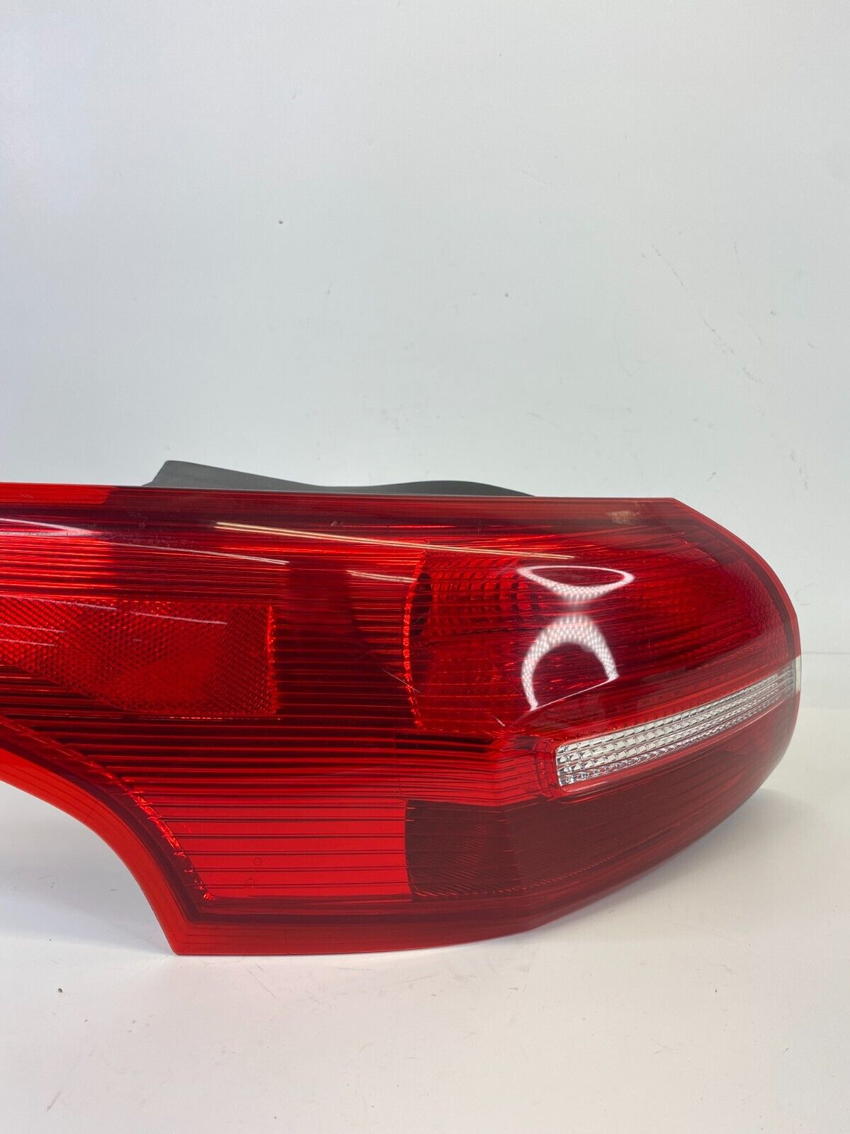 2015-2018 Ford Focus SEL Sedan 4-DR 2.0L Left Tail Light Taillight F1EB-13405