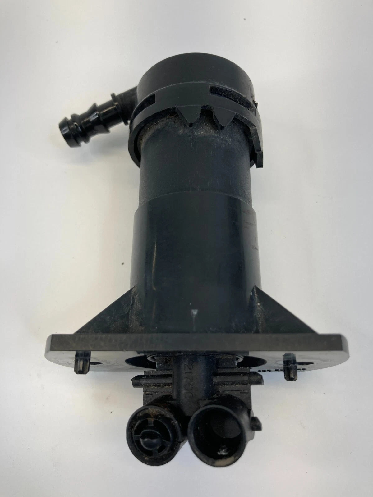 2006-2008 AUDI A6 RIGHT SIDE HEADLIGHT WASHER PUMP PRESSURE CYLINDER OEM