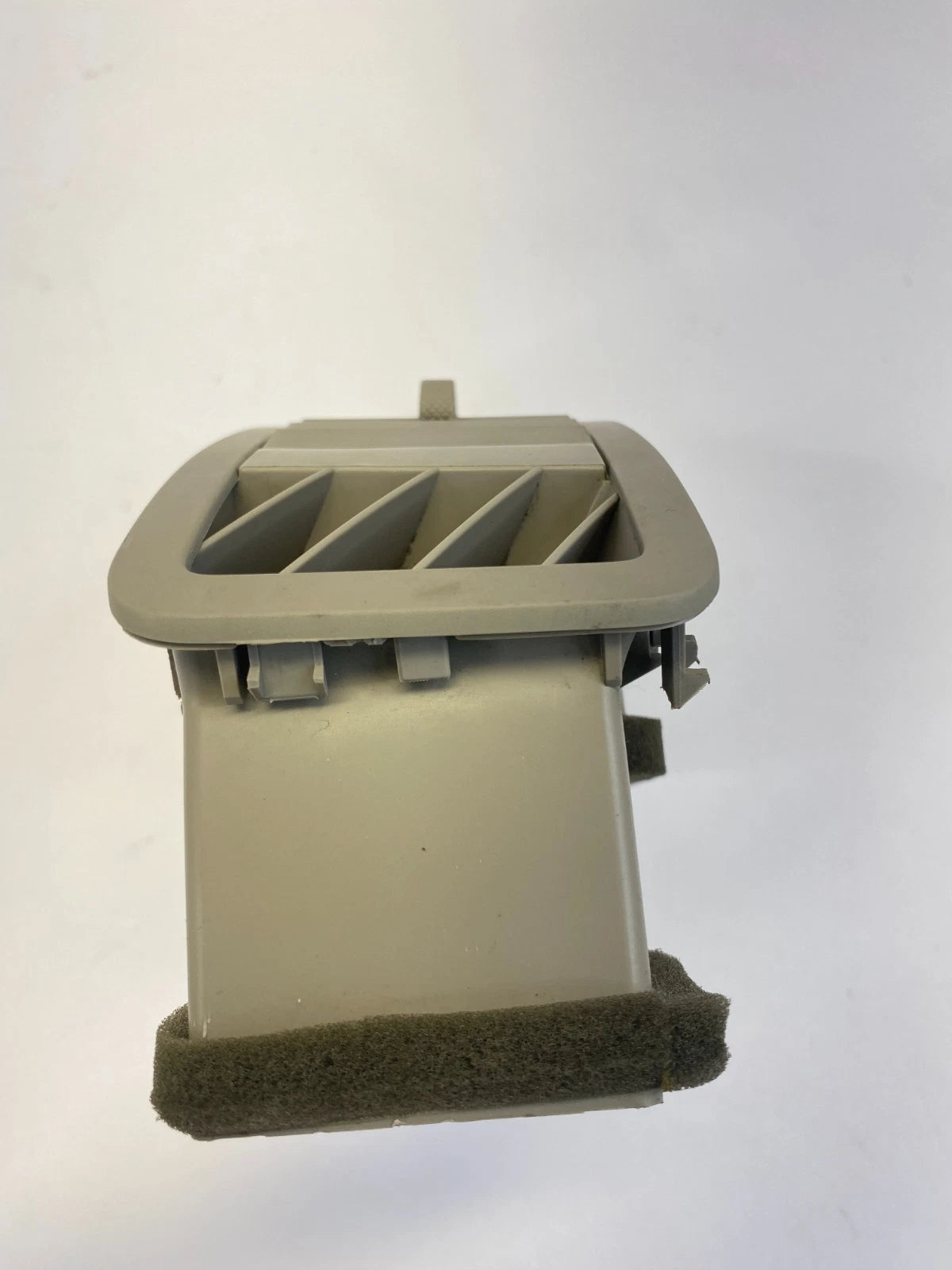 2008-2012 FORD ESCAPE DASH LEFT SIDE A/C AIR VENT GRILL DUCT 8L84-78046B31-A OEM