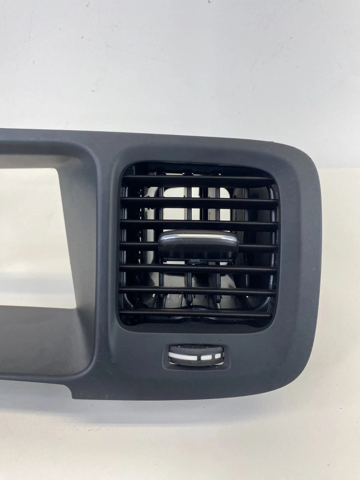 2011-2018 VOLVO S60 FRONT DASH CENTER SCREEN BEZEL TRIM W/ AIR VENT GRILLE OEM