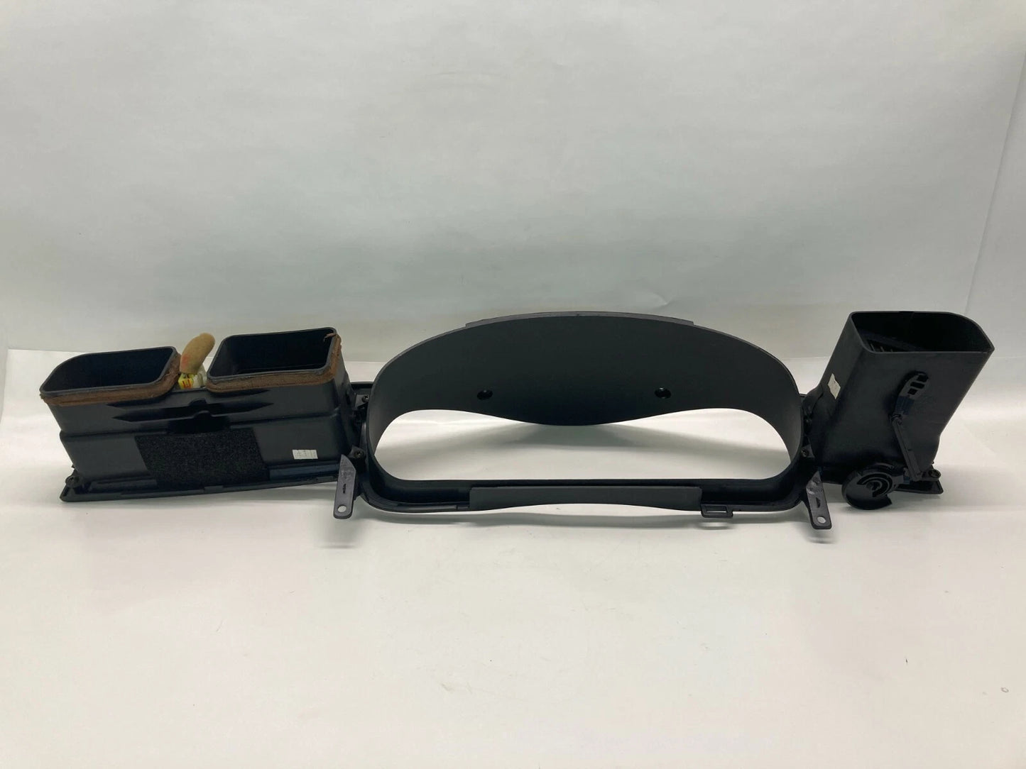 00-04 SUBARU LEGACY OUTBACK SPEEDOMETER INSTRUMENT DASH CLUSTER BEZEL W AIR VENT