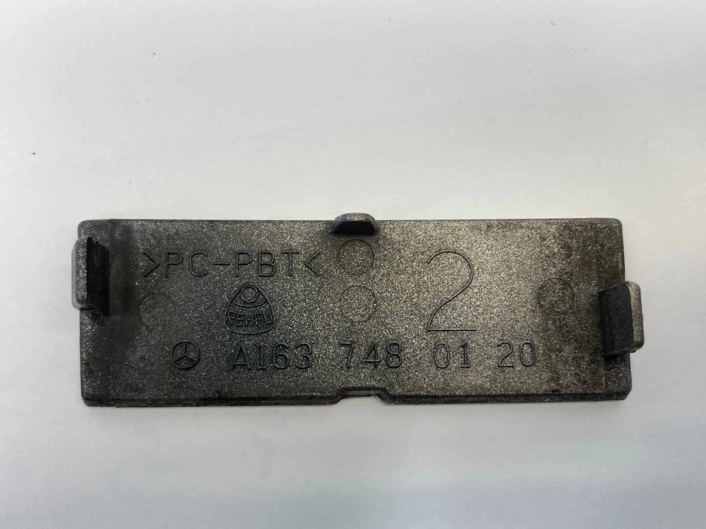 2002 MERCEDES-BENZ ML320 REAR TAILGATE LID TRUNK TRIM SCREW LID PANEL 1637480120