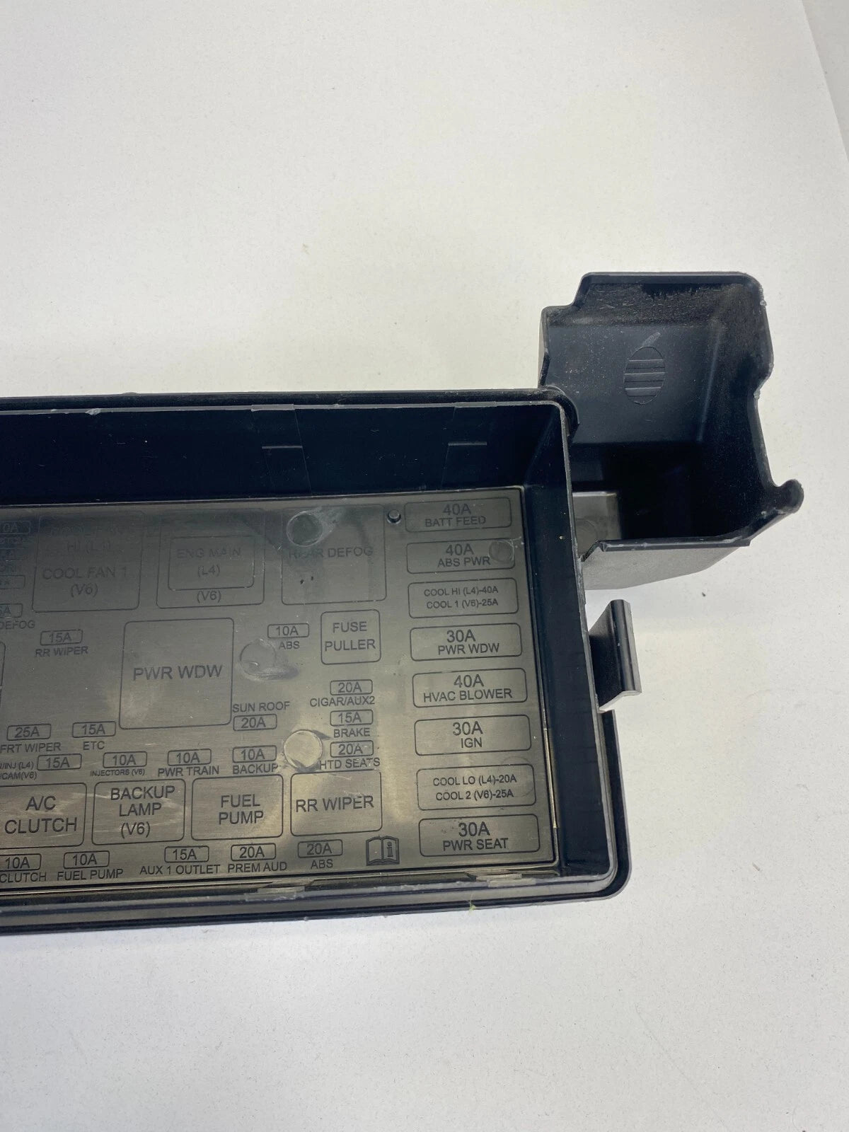 2005 05 SATURN VUE BASE 3.5L V6 FUSE BOX RELAY JUNCTION FUSEBOX CAP COVER OEM