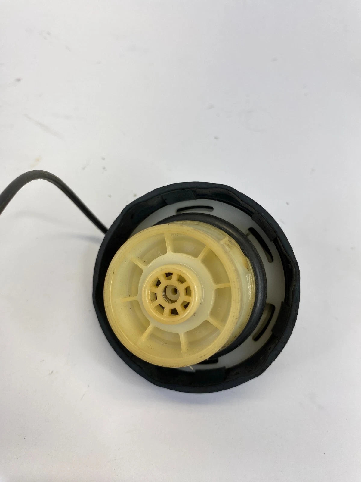 02 03 04 05 06 07 JEEP LIBERTY 3.7L FUEL FILLER DOOR TANK CAP GAS LID COVER OEM
