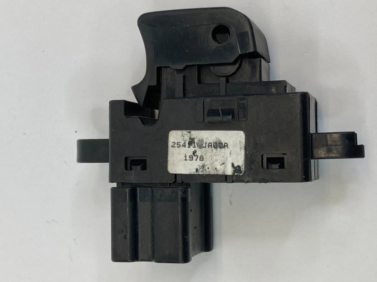 2007-2012 NISSAN ALTIMA SEDAN REAR DOOR POWER WINDOW SWITCH BUTTON 25411-JA00A