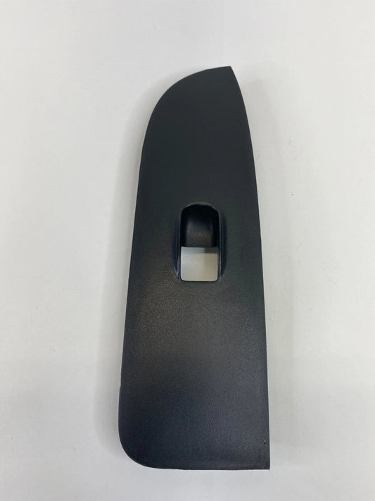 2002-2006 HONDA CR-V CRV FRONT RIGHT PASSENGER WINDOW SWITCH BEZEL TRIM COVER