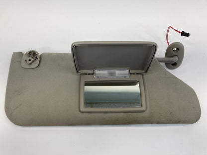 2005-2010 JEEP GRAND CHEROKEE RIGHT PASS SIDE SUNVISOR SUN VISOR SHADE W/ LIGHT