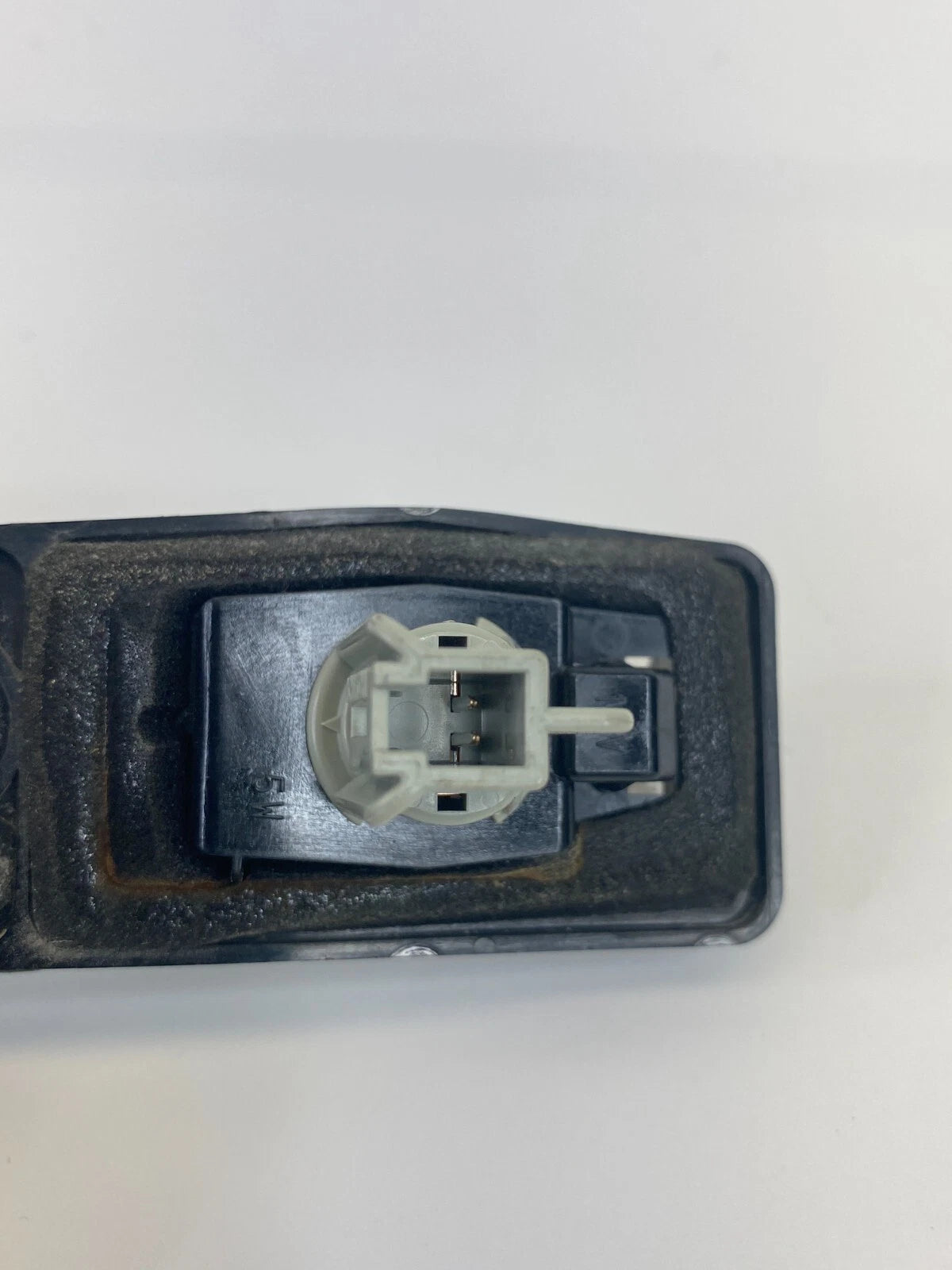 2010 2011 2012 NISSAN SENTRA SEDAN REAR LICENSE PLATE LIGHT LAMP ASSY OEM