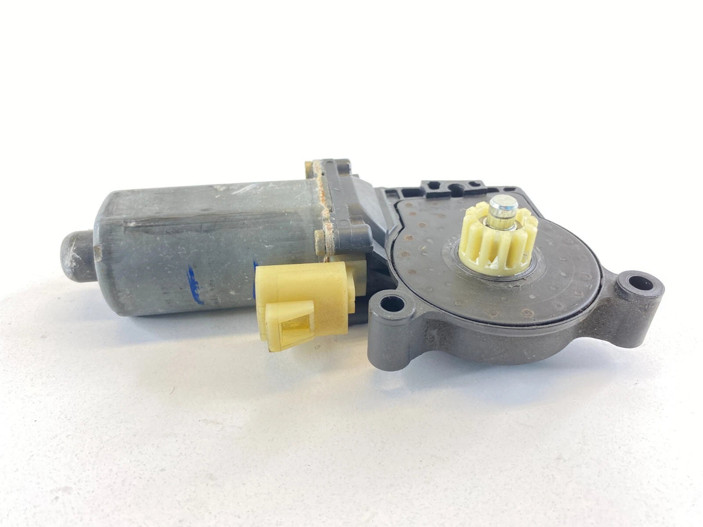 2000-2005 00-05 CHEVROLET IMPALA REAR RIGHT SIDE DOOR WINDOW MOTOR CM090930B OEM